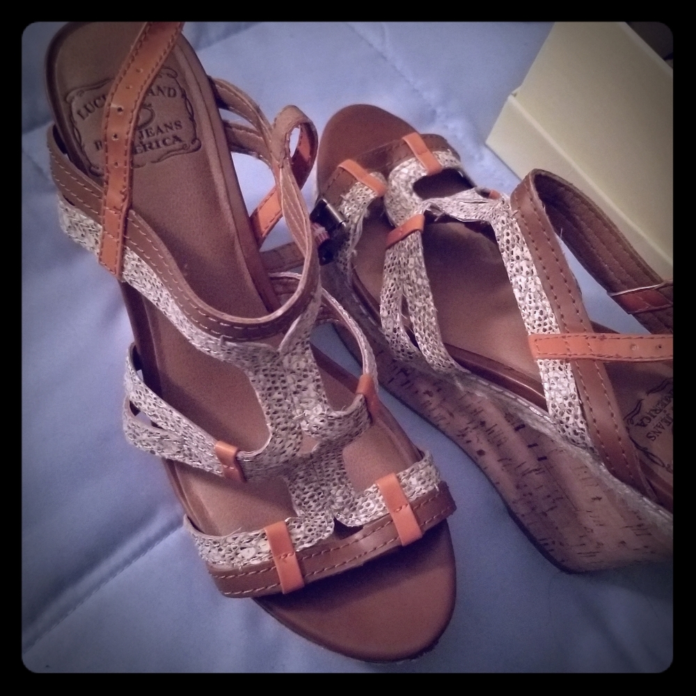 Wedge shoes